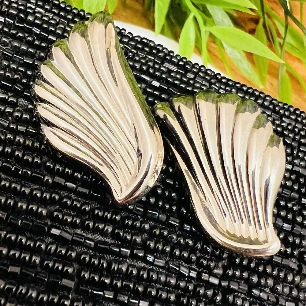 Angel Wings Ribbed Clip On Lightweight MCM Earrings Silver Tone Y2k NICE 1164